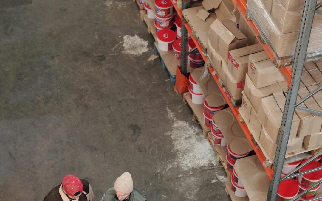 Team im Lager — Unternehmensberatung Logistik